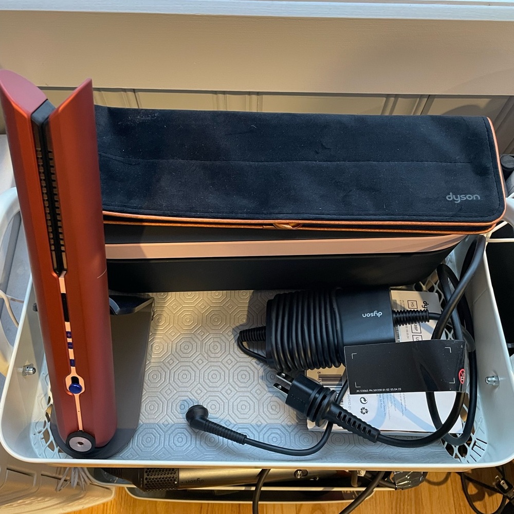 Dyson Corrale cordless hair straightener limited edition strawberry bronze - Picture 2 of 8